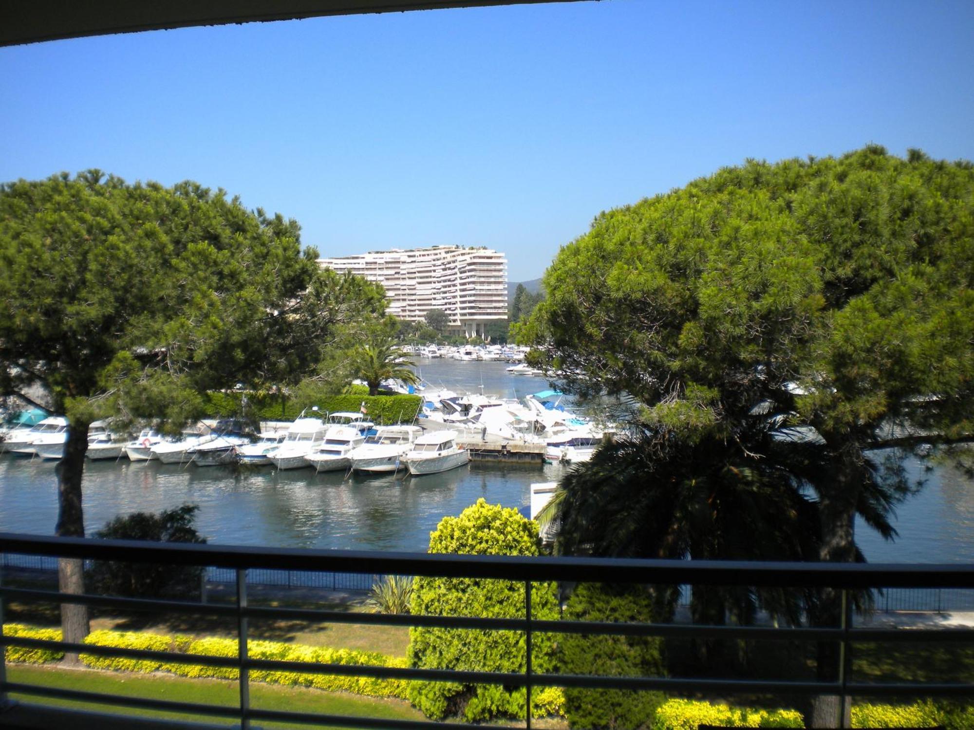 Vacanceole - Residence Carre Marine Mandelieu Εξωτερικό φωτογραφία